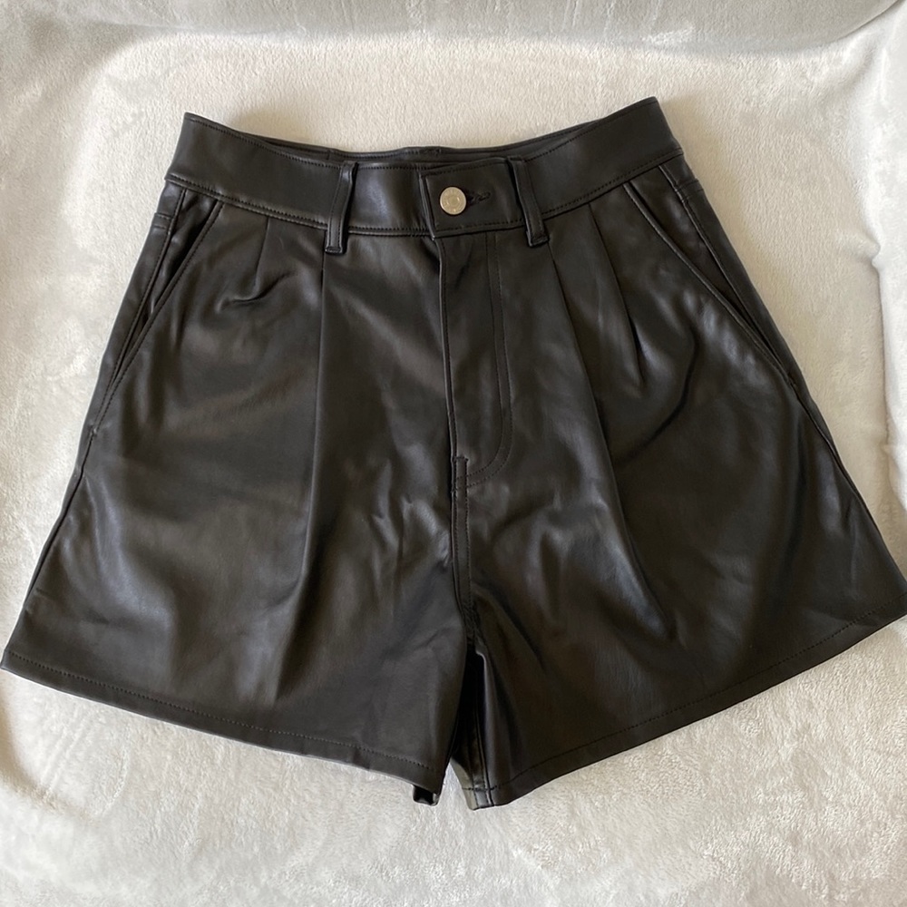 BNWOT Levi’s High Rise Black Vegan Leather Shorts